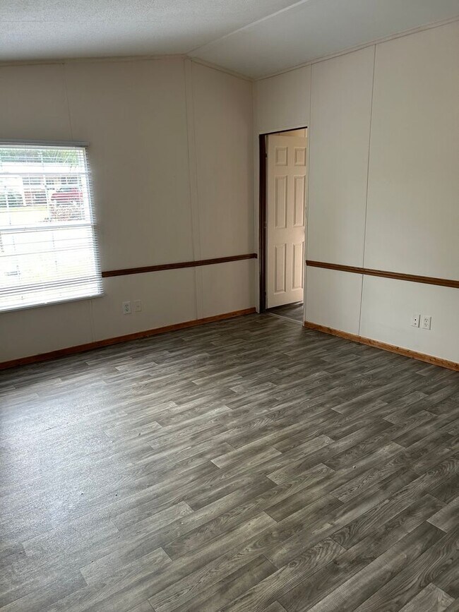 Building Photo - 112 Tyner Dr
