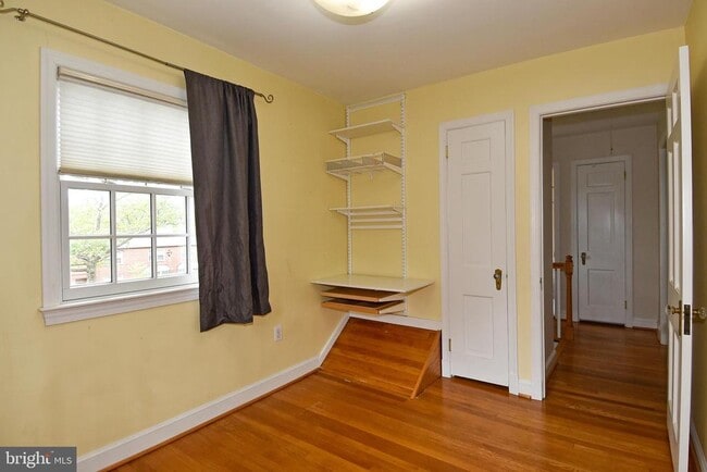 Building Photo - 1531 Patrick Henry Dr