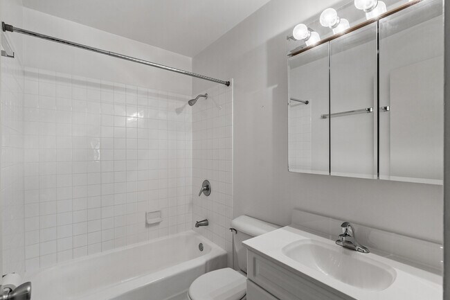 Building Photo - Rosco Apts-2720