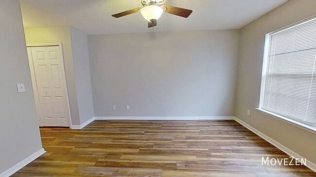 Building Photo - 255 Luzelle Dr
