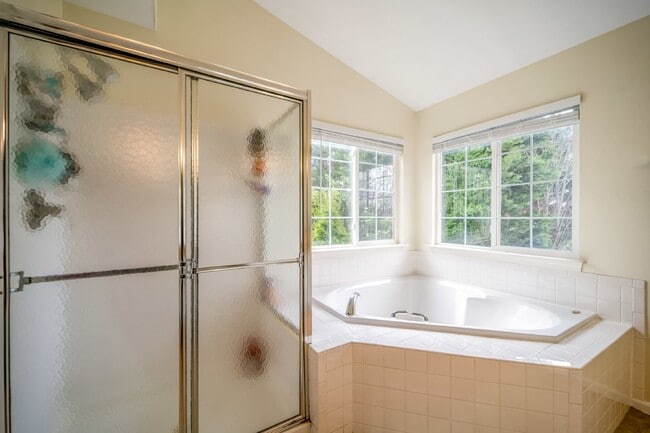Building Photo - Stunningly Updated Home in Evergreen Meado...