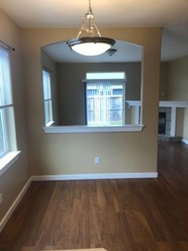 Building Photo - Three Bedroom Home in Albany