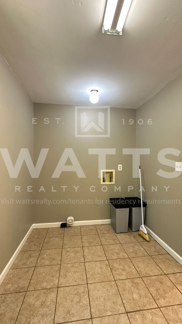 Building Photo - 4 Bedroom, 4.5 Bath Home in Heart of Hoover