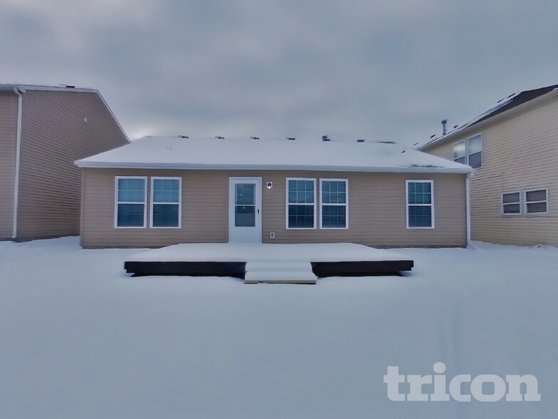 Building Photo - 9544 W Campfire Dr