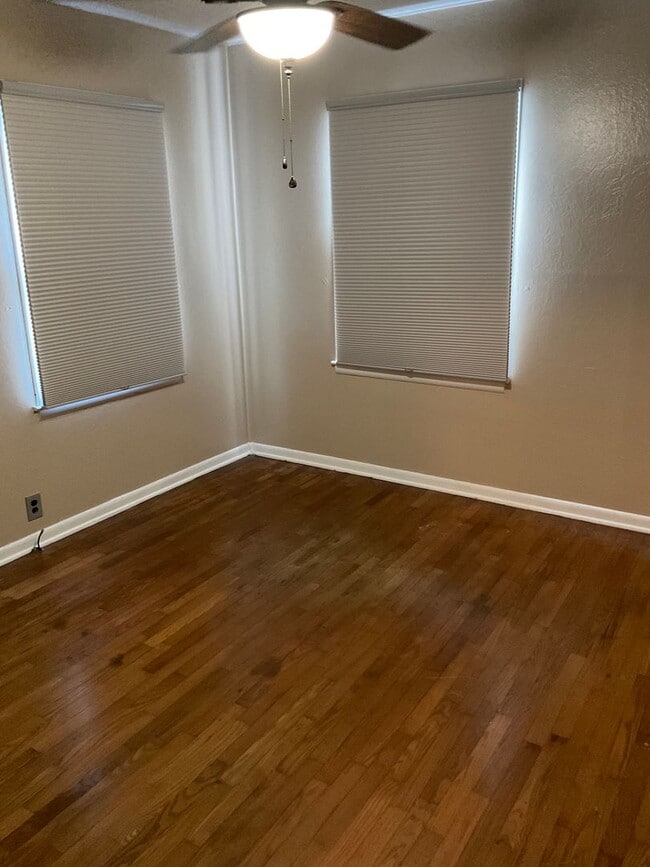 Building Photo - LEASE TAKEOVER: NO DEPOSIT NEEDED!!! Gorgeous 2bd/1bath home with one car garage in Joplin Mo!! 6...