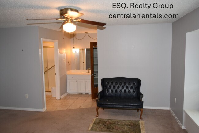 Building Photo - 4512 Somers Ave