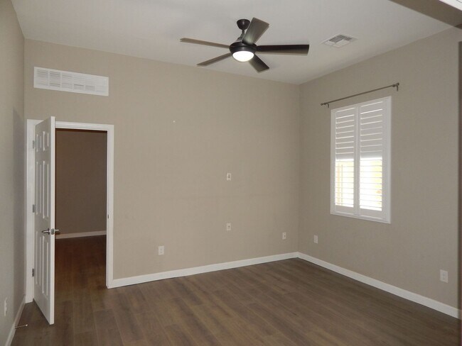 Building Photo - 3 bedrooms over 2200 Square Feet - Single ...