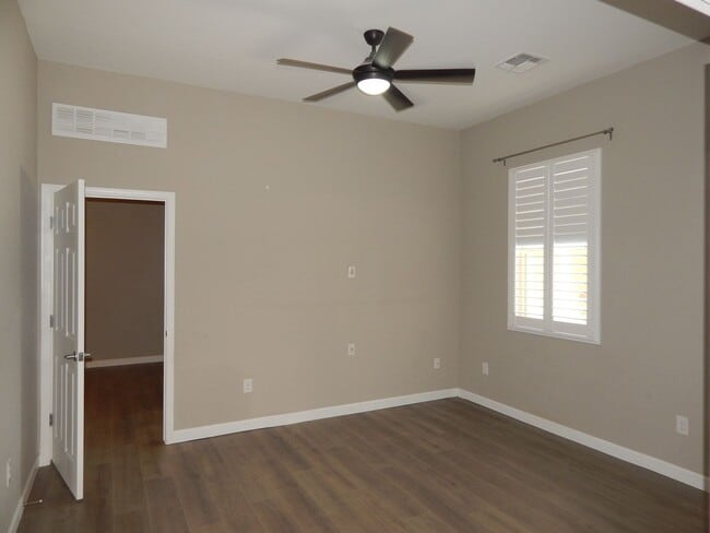 Building Photo - 3 bedrooms over 2200 Square Feet - Single Story-Marana