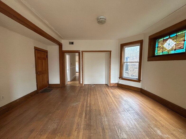Building Photo - 1216 W Addison St