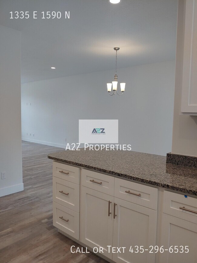 Building Photo - 1335 1590 N