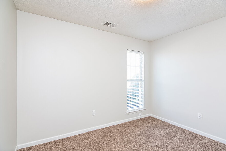 Building Photo - 2885 Rutherford Dr