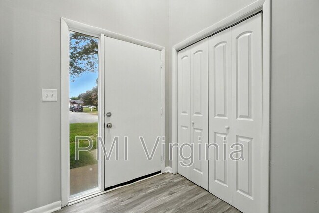 Building Photo - 5081 Holly Farms Dr