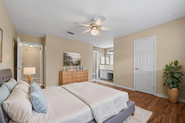 Building Photo - 14154 Whispering Palms Dr