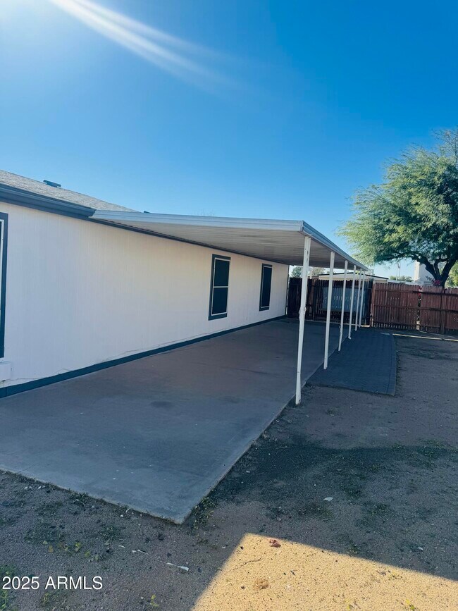 Building Photo - 18001 N 19th St