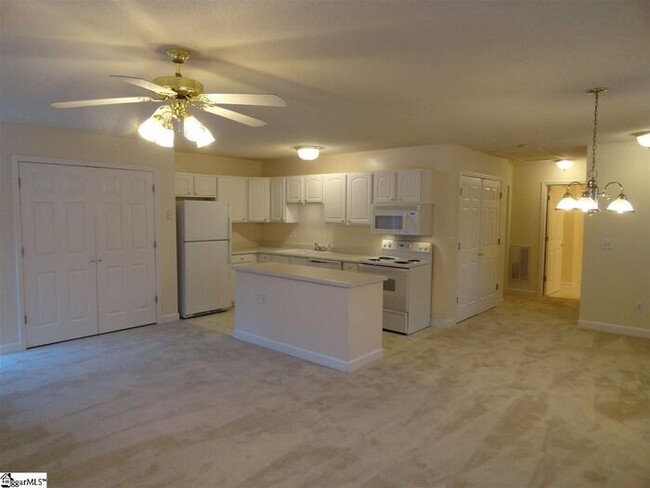 Building Photo - 2 Bed / 2 Bath near Cherrydale