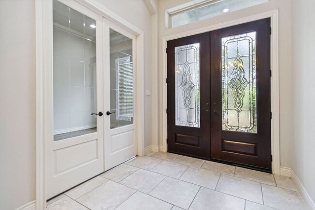 Building Photo - 944 Wilderness Oaks