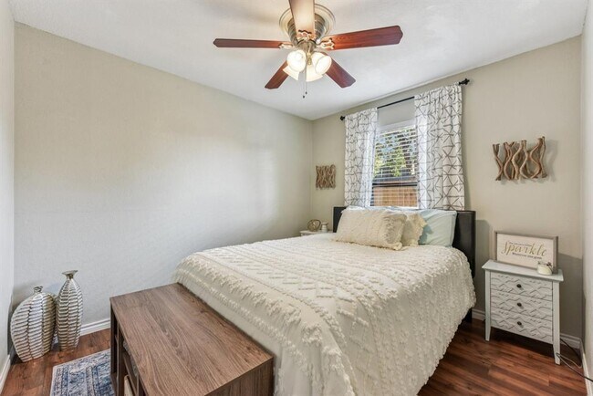 Building Photo - 1624 Aquarena Springs Dr