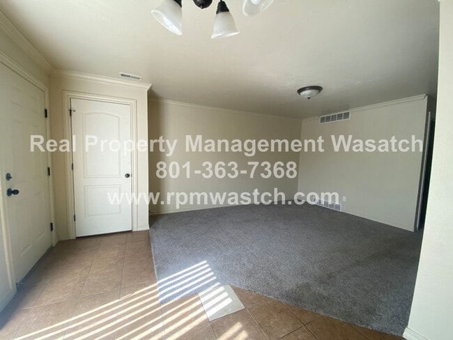 Building Photo - Come See This Great 2 Bedroom 1 Bath Condo In Salt Lake City!