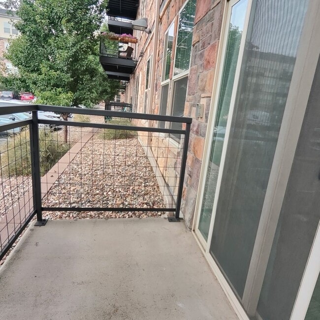 Building Photo - Spacious One Bedroom Luxury Condo at East ...