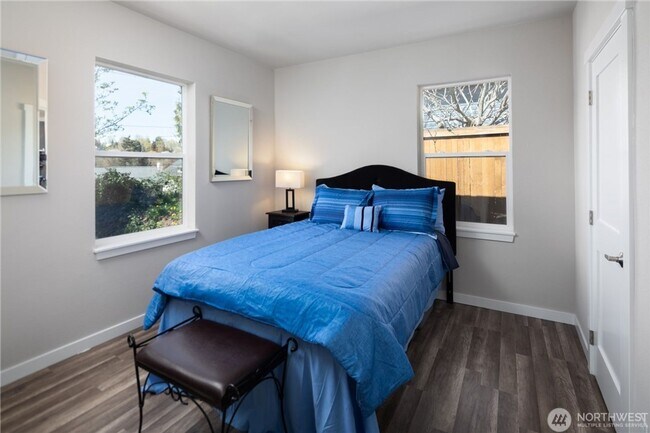 Building Photo - Updated 4bed/2bath Home in Walkable location!