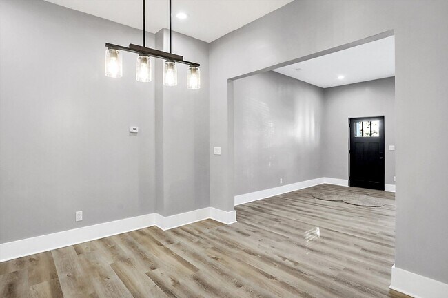 Building Photo - 835 New