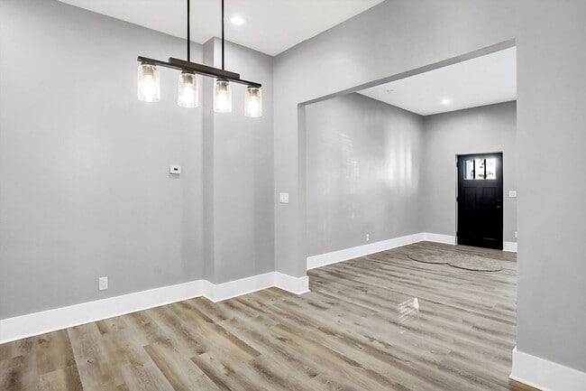 Building Photo - COMING SOON 6/10  Modern, Chic and brand n...