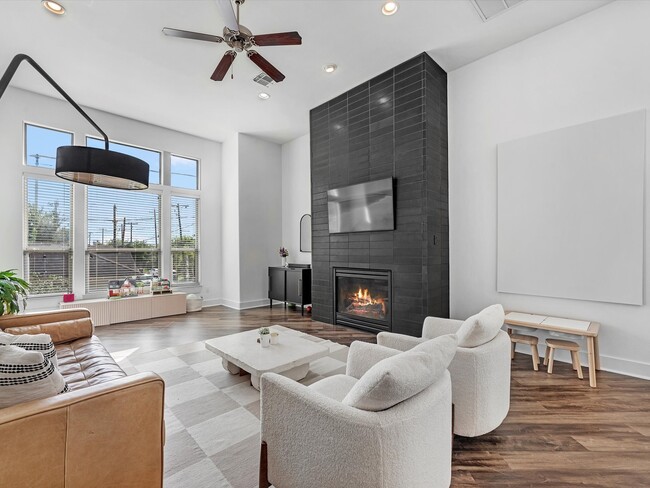 Building Photo - 3421 Gillespie St