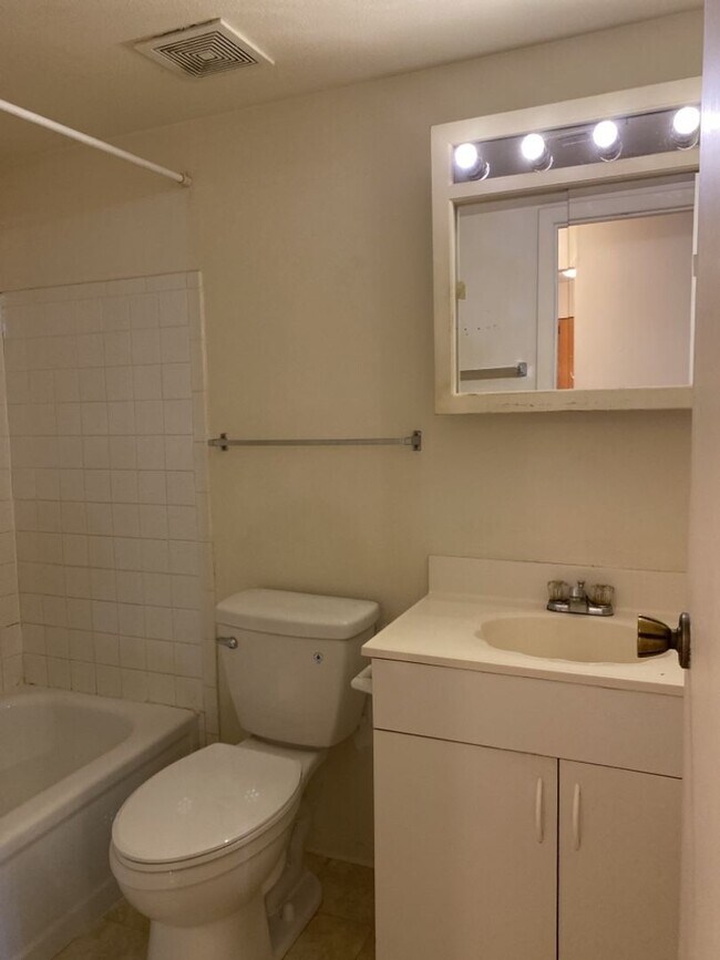 Building Photo - 1705 Heatheridge Rd