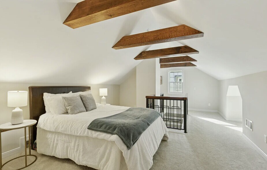 Building Photo - 5749 Pleasant Ave