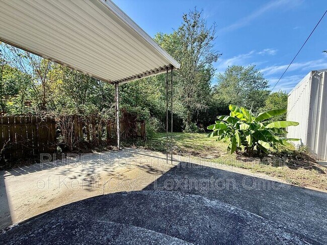 Building Photo - 829 Darley Dr