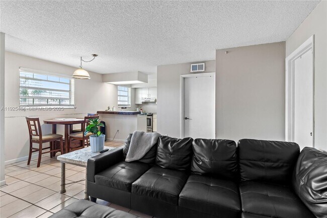 Building Photo - 2626 SE 20th Ct