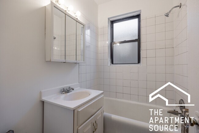 Building Photo - 4829 N Damen Ave