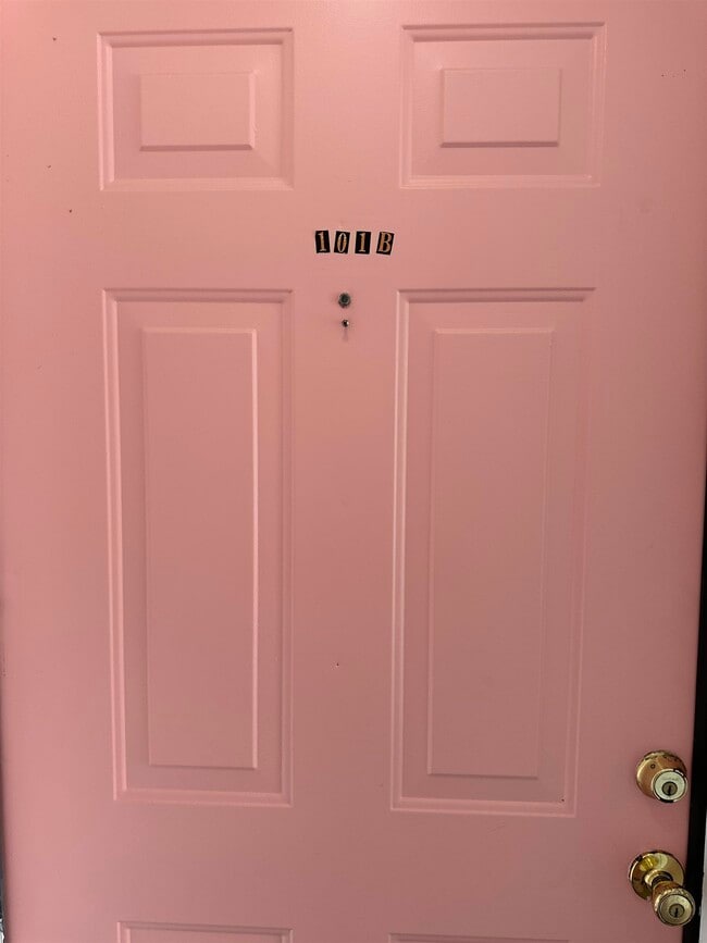 Building Photo - 420 Pine Ave