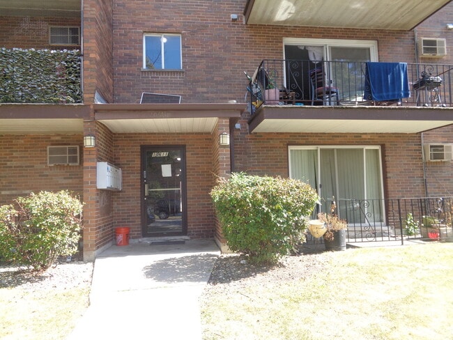 Primary Photo - 10611 Parkside Ave