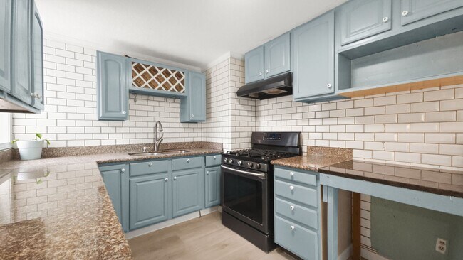 Building Photo - Rambler with Adult Family Home Certification – 3 Bed, 1 Bath + Additional Living Spaces