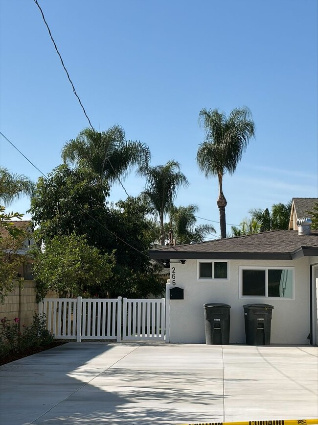 Building Photo - Beautifully Remodeled 2 Bed / 1 Bath Home in Orange