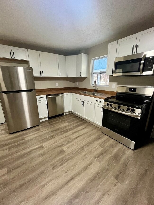 Building Photo - 2114 Ave G