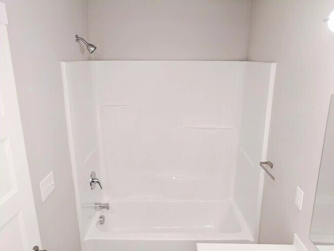 Building Photo - 8300 SE Flavel St