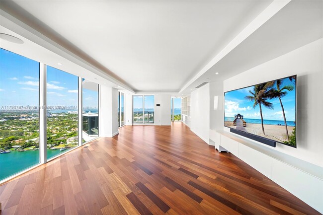 Primary Photo - 4779 Collins Ave