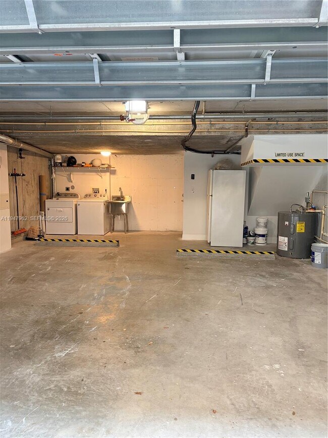 Building Photo - 2941 NE 185th St