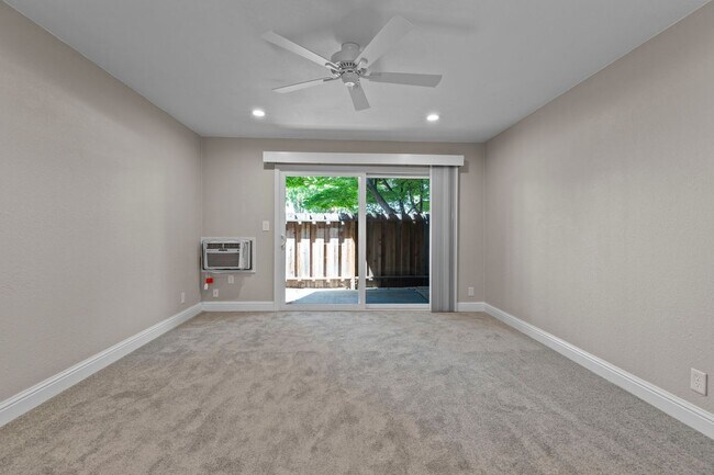 Building Photo - 975 Murrieta Blvd