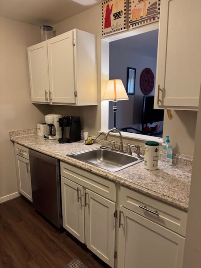 Building Photo - Apartment Located Minutes from Downtown Lexington