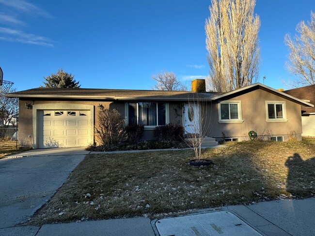 Primary Photo - Nice 3 Bedroom/ 3 Bath in Elko