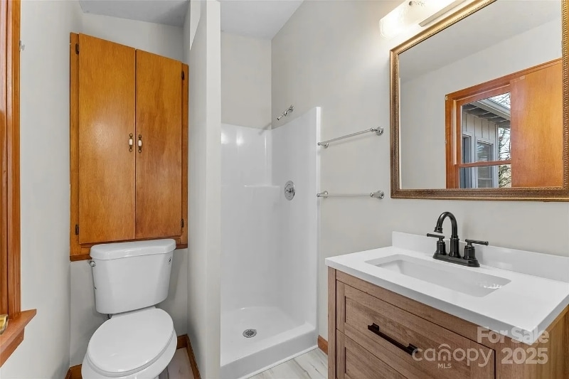 Building Photo - 550 Kinross Dr