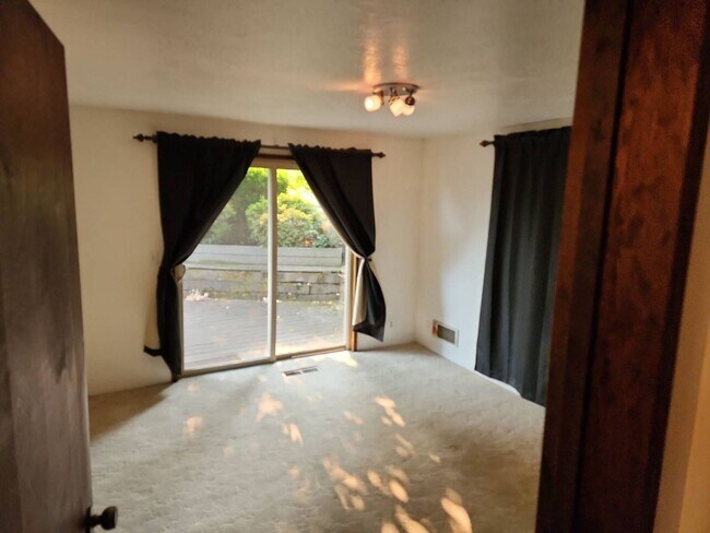 Building Photo - Clinton Dr