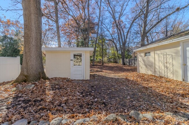 Building Photo - Classic Ranch Just Minutes from TC’s Best