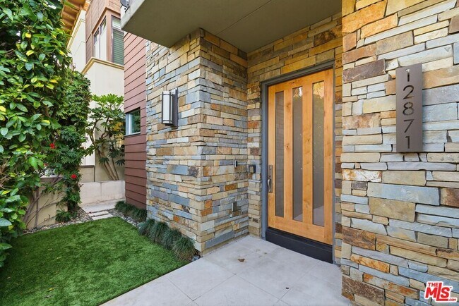 Building Photo - 12871 Hammock Ln