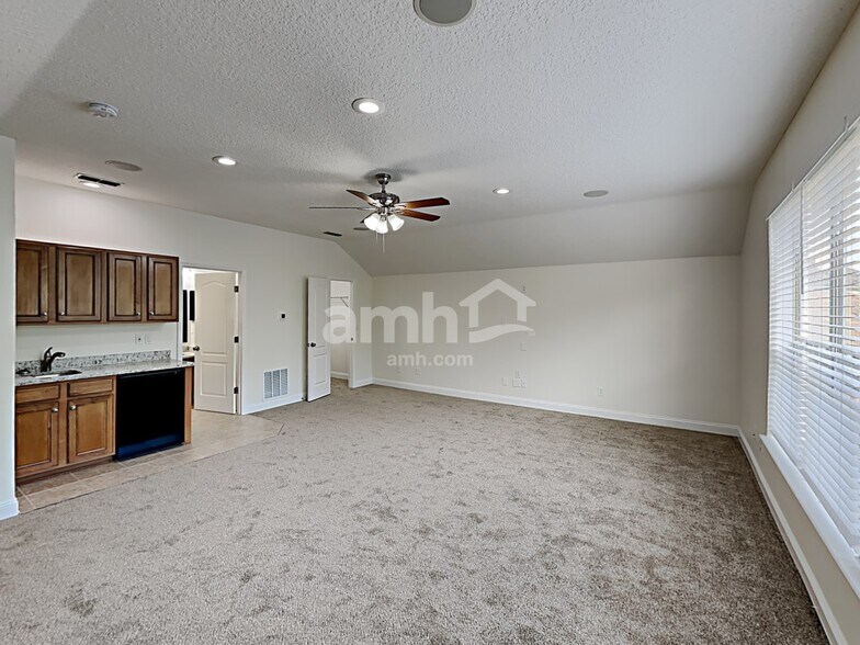 Building Photo - 604 Battersea Dr