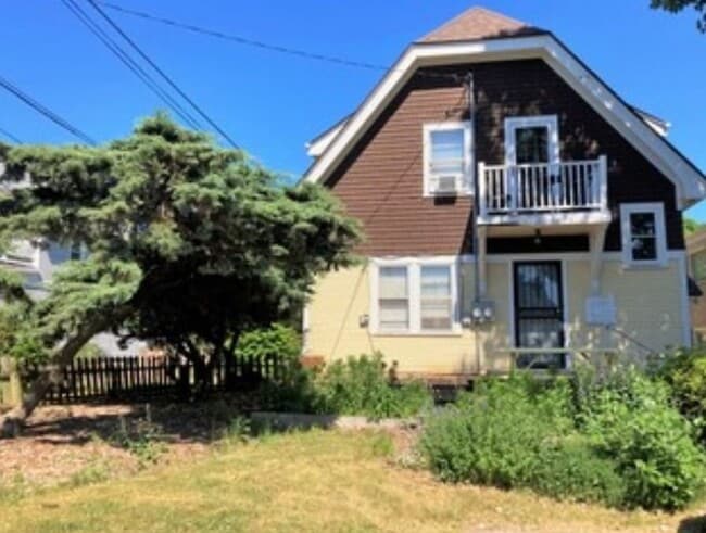 Building Photo - 3151 S Mabbett Ave