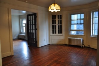 Building Photo - 218 Hastings St